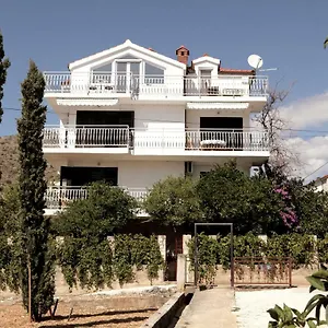 vila-nataly.hotels-in-trogir.com/